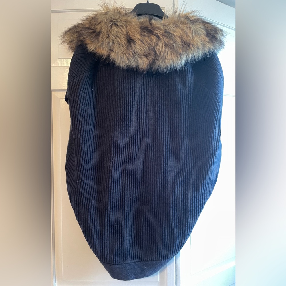 Forever21 Faux Fur Collared Poncho - Picture 4 of 6